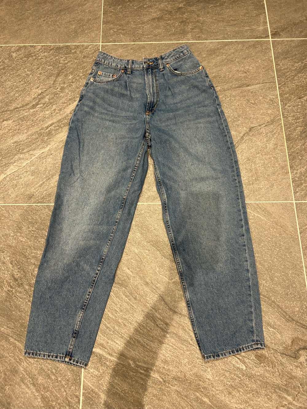 H&M Straight-Leg Women’s Jeans in Medium Blue Denim